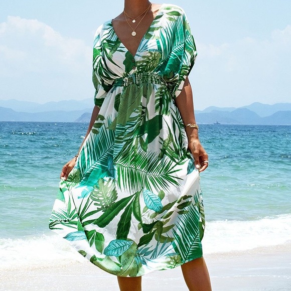 Cupshe Dresses & Skirts - Whitley tropical v neck dress - M